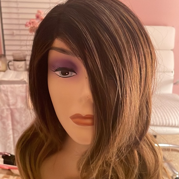 Lace front wig with brown and blonde highlights.new with tags - Picture 3 of 7